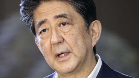 首相は呆けた夏休み 猛暑と株高に覆い隠される経済破綻