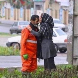 「私が用務員であることを秘密に」と言う父に娘の反応は…