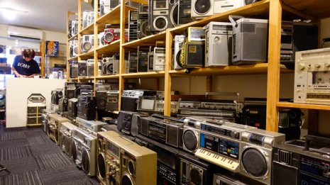 渋谷のラジカセ専門店で思い出す マイベストテープの記憶
