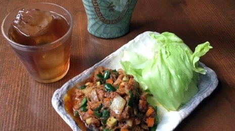 【夏野菜のレタス包み】シャキッと&スパイシーで相性抜群