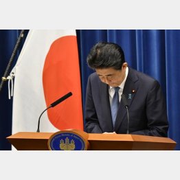 振り返れば何の前進もない（辞意を表明する安倍首相）／（Ｃ）JMPA