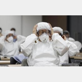 東京都医師会は、新型コロナウイルス感染症の第２波に備えるため、医師向けの訓練を実施（Ｃ）共同通信社
