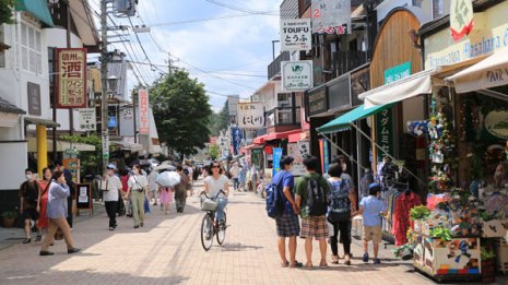<1>渋滞が消えた軽井沢 高級宿と小規模施設で明暗クッキリ