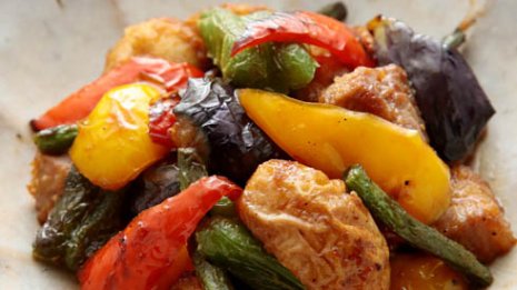 【福井ポーク、上庄里芋の黒糖炒め】タレに忍ぶ黒糖の魔法