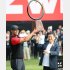 2019年のZOZO選手権はウッズが優勝（右は前澤友作大会名誉会長）／（Ｃ）日刊ゲンダイ