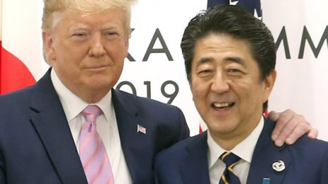 安倍外交とは打てないのに“俺は4番”と力むバッターだった