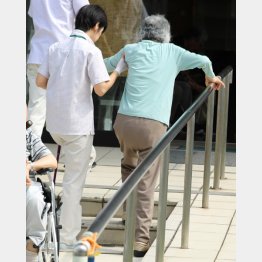 コロナ禍で介護サービスが一変する可能性も（Ｃ）日刊ゲンダイ