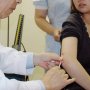 厚労省が要請 インフル予防接種“高齢者優先”に現場ソッポ