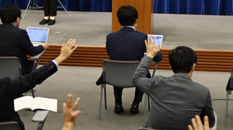 懐柔狙いの菅首相と忖度メディア “パンケーキ懇談”の醜悪 