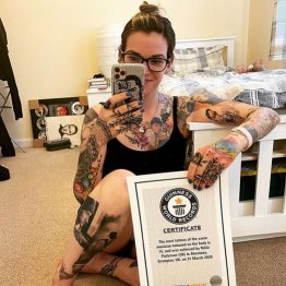 ギネス認定！全身15カ所にエミネムのタトゥーを入れた女性