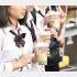 誰もがタピオカドリンクを手に歩いていたあのブームは何処へ…（Ｃ）共同通信社