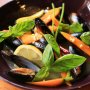 【ムール貝と旬野菜の白ワイン蒸し】うま味たっぷりスープ