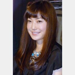妻・菅野美穂は来年1月ドラマで主演（Ｃ）日刊ゲンダイ