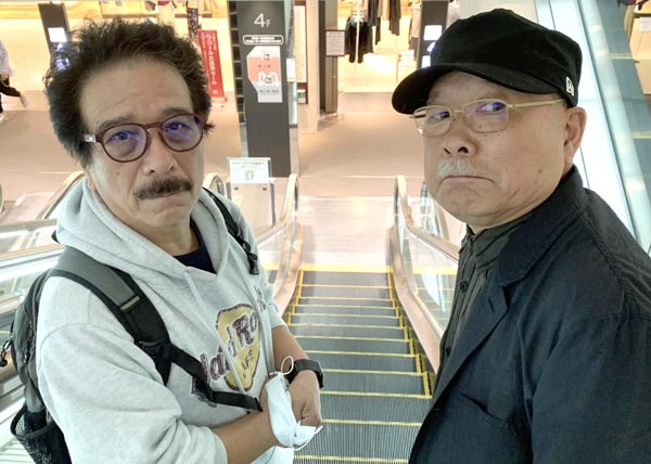 坂田明さん（右）と筆者（Ｃ）日刊ゲンダイ