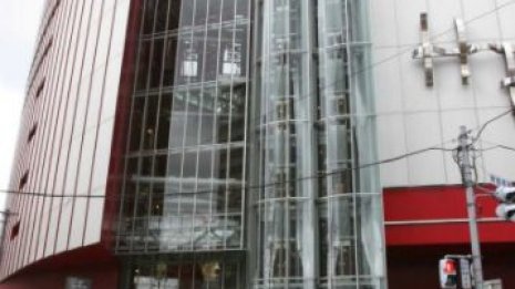 転落に巻き添えで女子大生死亡…遺族は補償を受けられるか