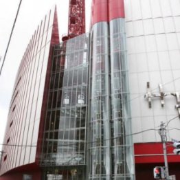 転落に巻き添えで女子大生死亡…遺族は補償を受けられるか