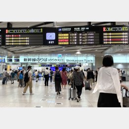 GoToトラベルで人の動きも活気づき…（JR新大阪駅）／（Ｃ）日刊ゲンダイ