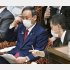 菅首相は「差し控える」の繰り返し（2日、衆院予算委）／（Ｃ）共同通信社