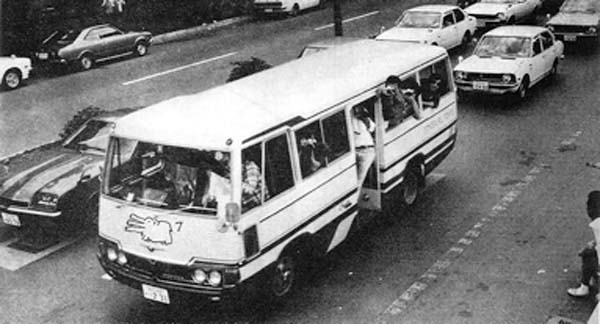 ワークショップ<東京を行く7「東京マイクロバスツアー」>1976年（提供写真）