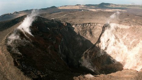残された女子学生の正体は「三原山の死の立会人」だった
