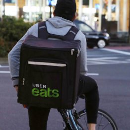急拡大Uber Eats 配達員が語る現場の危険性と運転手の本音