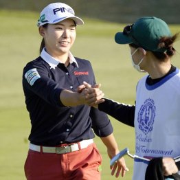 またもキャディー交代…もがく渋野日向子の“浮気性”は吉か