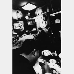 「キッチンラーメン」で連続写真展（1970－75年頃撮影）（提供写真）