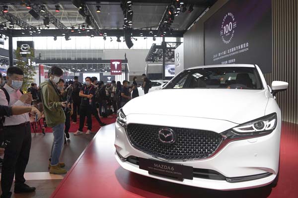 北京国際モーターショーで披露されたマツダの創立１００周年記念の新EV車両（Ｃ）共同通信社