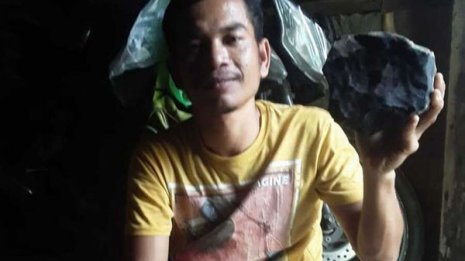 まさに天から降ってきた幸運 約2億円の隕石が家の庭に落下