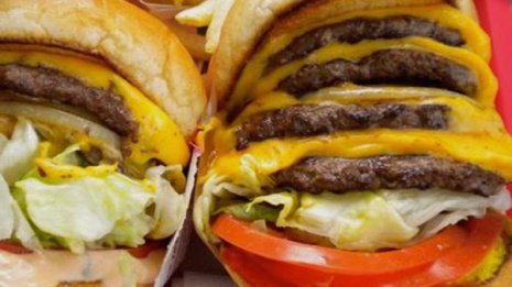 ハンバーガーを求めて大行列！ 最大「14時間待ち」の仰天