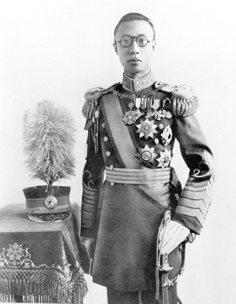 満州事変後、関東軍はひそかに溥儀の皇帝服を作っていた｜日刊ゲンダイ