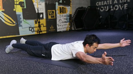 背中全体をしっかり引き締めるトレーニング 猫背予防にも