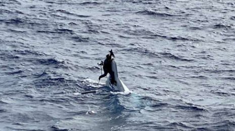 140kｍ沖合でボートが転覆 62歳男性の奇跡的すぎる救助劇