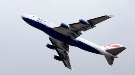 賃金削減が理由？ 英国航空CAが機内で性的サービス提供か