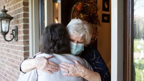 移民の自分に英語を教えてくれた恩師と40年ぶり感動の再会