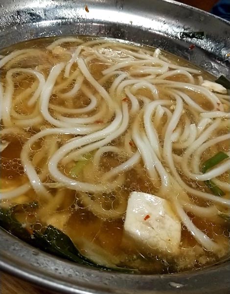 透き通ったスープがうどん屋の真骨頂（Ｃ）日刊ゲンダイ