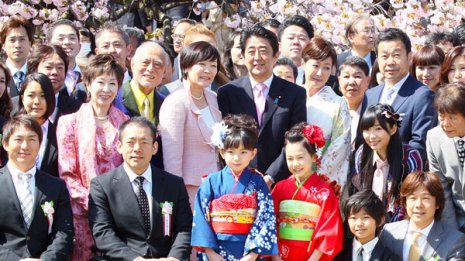 「桜」前夜祭の補填分は金庫から現金払い 世論批判恐れて