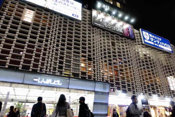 昭和の商店街 ニュー新橋ビルはサラリーマンのオアシス 日刊ゲンダイdigital