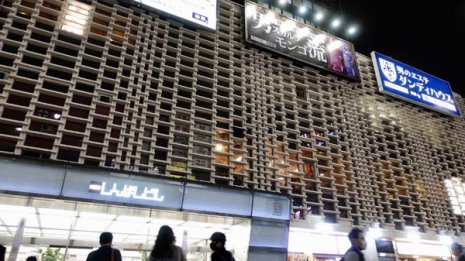 「昭和の商店街」ニュー新橋ビルはサラリーマンのオアシス