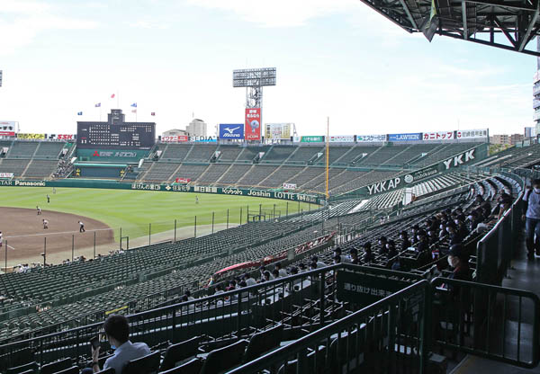 夏の甲子園も「甲子園高校野球交流試合」として開催、コロナ対策で無観客で行われた（Ｃ）日刊ゲンダイ