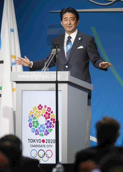 世界を欺いた「アンダーコントロール」宣言（東京のプレゼンテーションをする安倍前首相＝2013年IOC総会で）／（Ｃ）共同通信社
