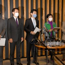 菅首相自滅…緊急事態宣言発出で“不戦勝”小池知事の高笑い