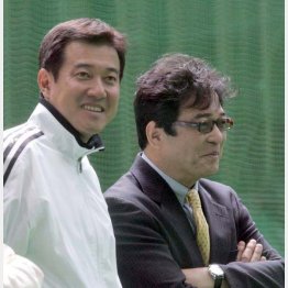 2006年、練習を視察する原監督（左）と清武代表（Ｃ）日刊ゲンダイ