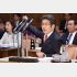 検査体制が十分でない状況を問うた立憲民主党の杉尾秀哉議員（Ｃ）日刊ゲンダイ