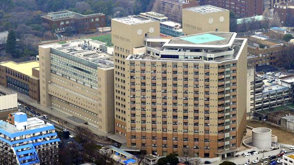 東大病院は、1000床に対して通常の10倍近い950人の医師を抱える（Ｃ）共同通信社