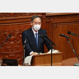 衆院本会議で、施政方針演説をする菅義偉首相（Ｃ）日刊ゲンダイ