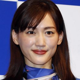 綾瀬はるか“新・視聴率の女王”確実も…恋愛成就を危ぶむ声