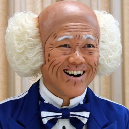 辻本茂雄は歩けないほどの腰痛でも90分間舞台に立ち続けた