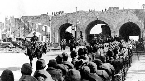 石原莞爾ら不拡大派は参謀長の東條英機らに封じ込まれた