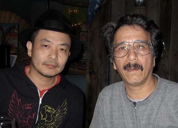 園子温監督（左）と筆者（提供写真）